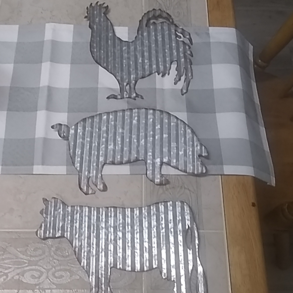 Metal wall decor